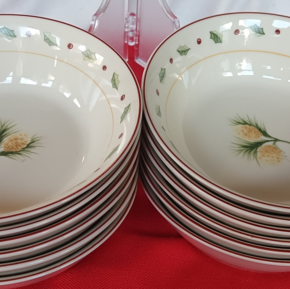 12 MB Merry Brite Soup Bowl - Picture 4 of 7